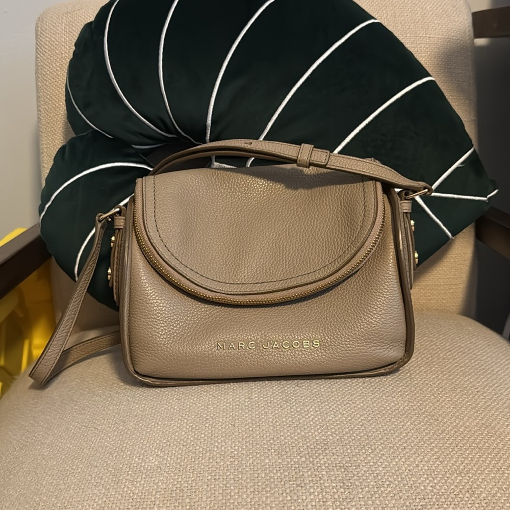 Marc Jacobs The Groove Leather Mini Messenger Bag